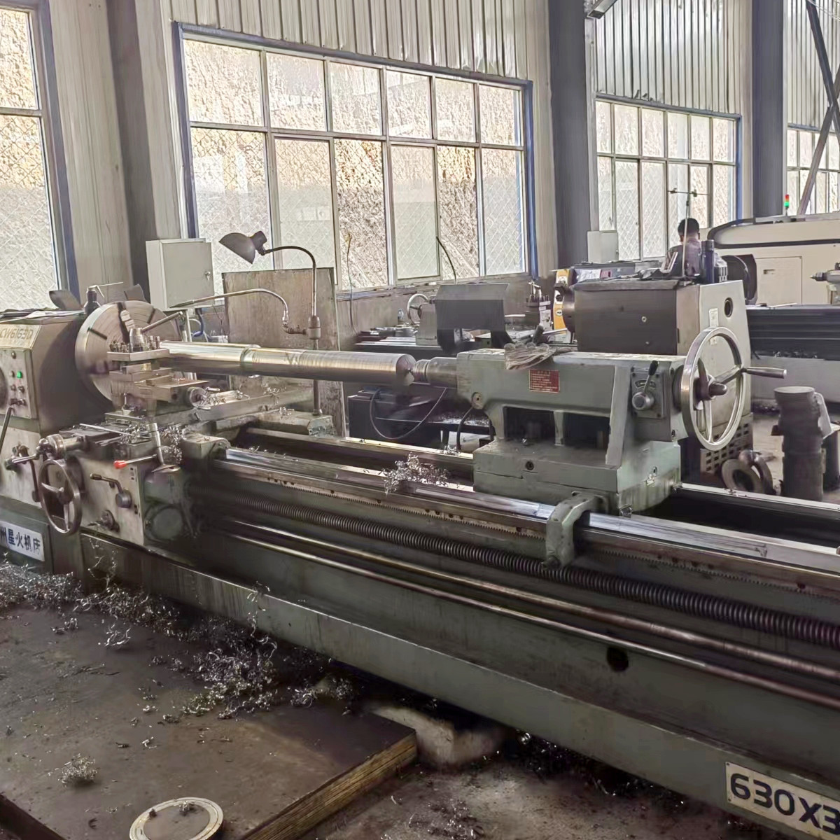 Manual lathe